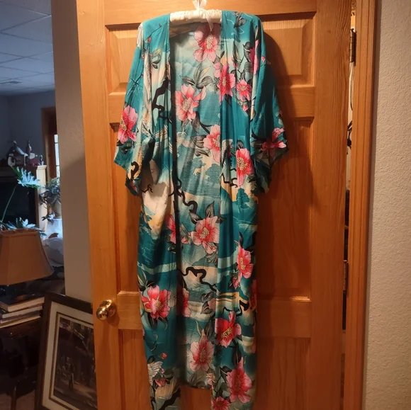 Kimono Robe - Picture 3 of 3